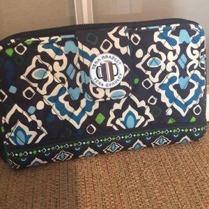 New condition Vera Bradley Turn Lock Wallet